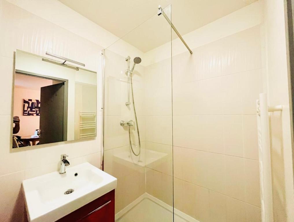 Suite Kobalt Villeurbanne Ngoại thất bức ảnh